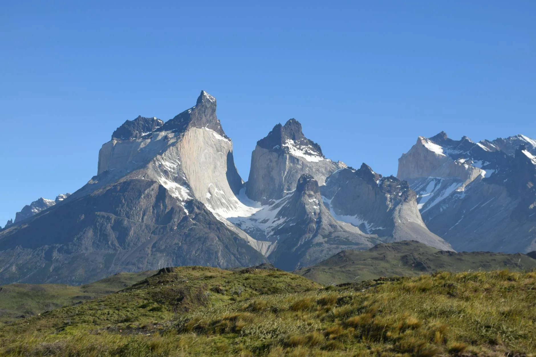 ️ Les torres et aiguilles : la géologie verticale